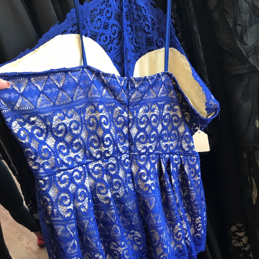 Tops - Picture 6 of 6